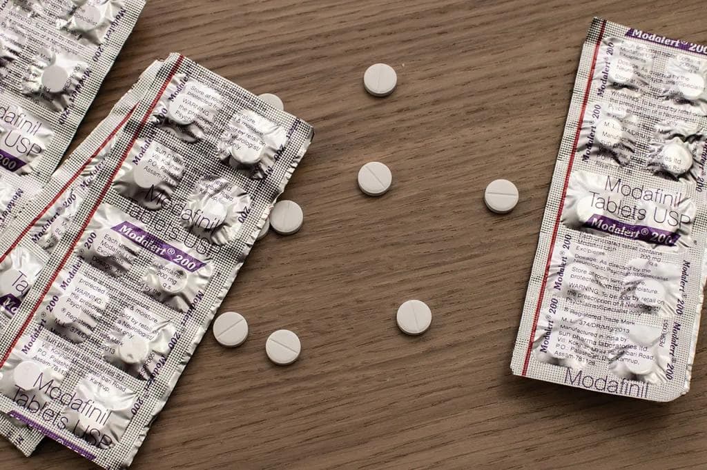 Modafinil for Cognitive Enhancement: Benefits, Side Effects, Dosage, Uses, and Safety